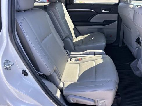 Used 2015 Toyota Highlander Limited image 28