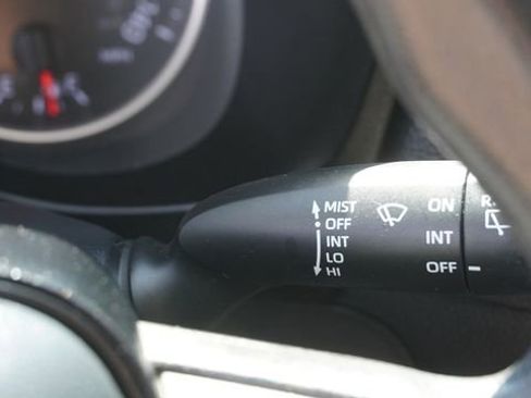 Used 2019 Toyota RAV4 LE FWD image 30