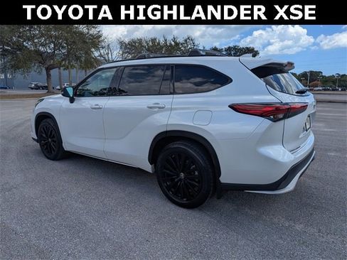 Used 2023 Toyota Highlander XSE image 5