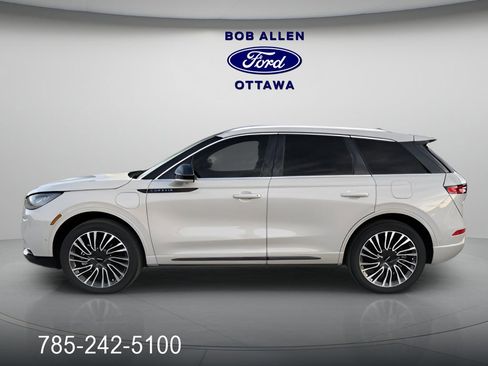 Used 2022 Lincoln Corsair Grand Touring image 4