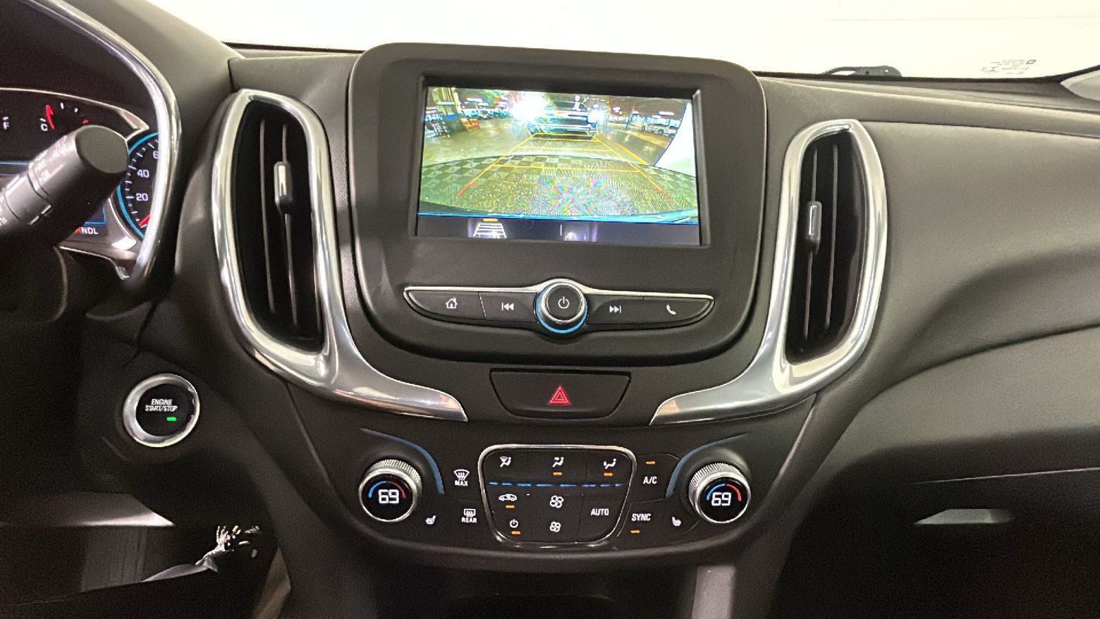 Used 2019 Chevrolet Equinox LT FWD image 29