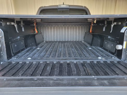 Used 2018 Toyota Tacoma SR5 image 8