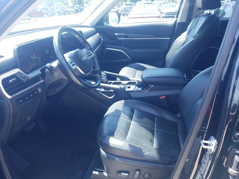 Used 2023 Kia Telluride EX w/ EX Captain's Chair Package FWD image 10