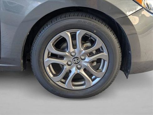 Used 2020 Toyota Yaris LE image 21