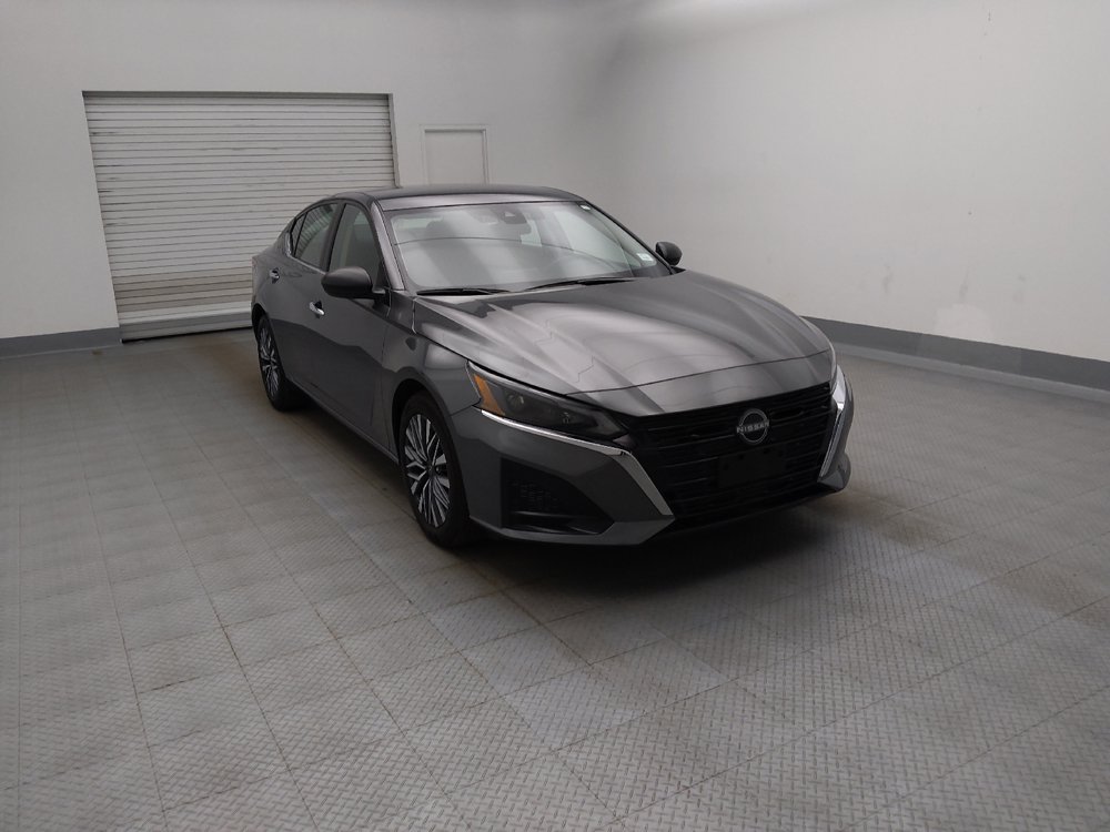 Used 2025 Nissan Altima 2.5 SV FWD image 13
