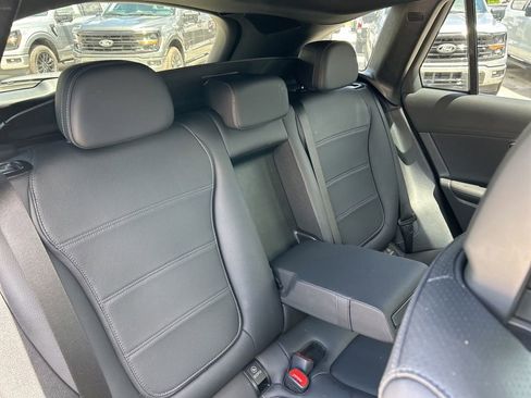 Used 2024 Mercedes-Benz GLC 300 4MATIC image 40