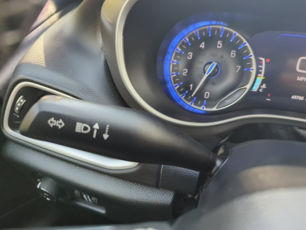 Used 2025 Chrysler Pacifica Select FWD image 33