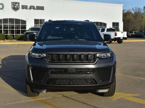 New 2026 Jeep Grand Cherokee L 4WD image 2