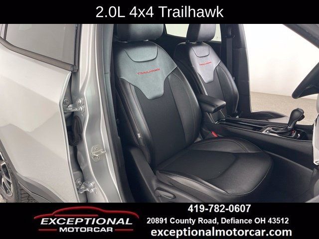 Used 2025 Jeep Compass Trailhawk AWD/4WD image 48