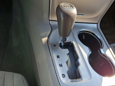 Used 2011 Jeep Grand Cherokee Laredo image 22