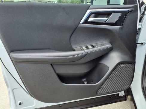 Used 2026 Mitsubishi Outlander ES FWD image 14
