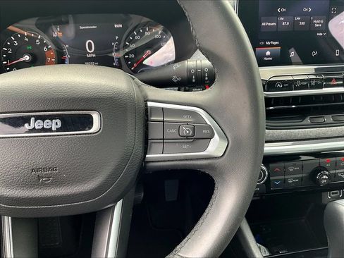 Used 2024 Jeep Compass Latitude AWD/4WD image 14
