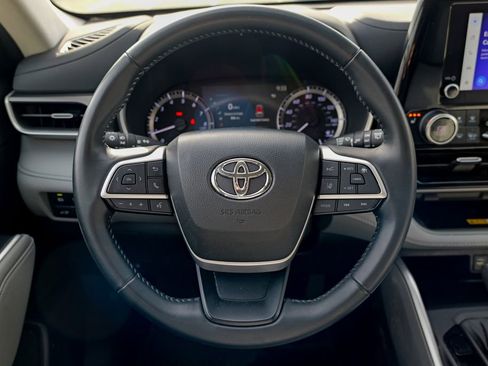 Used 2023 Toyota Highlander XLE image 44