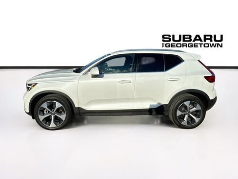 Used 2025 Volvo XC40 B5 Plus AWD/4WD image 4