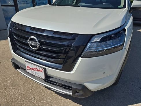 Used 2023 Nissan Pathfinder SL w/ SL Premium Package AWD/4WD image 17