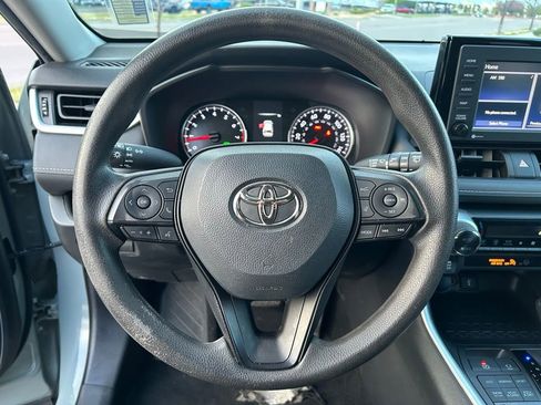Used 2022 Toyota RAV4 XLE AWD/4WD image 21