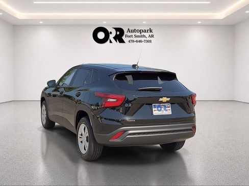 New 2026 Chevrolet Trax LS FWD image 4