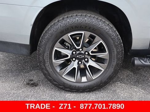 Used 2024 Chevrolet Suburban Z71 AWD/4WD image 10