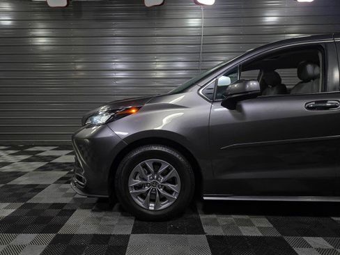 Used 2024 Toyota Sienna XLE w/ XLE Plus Package AWD/4WD image 41