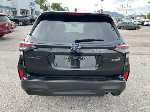Used 2025 Subaru Forester Premium AWD/4WD image 6