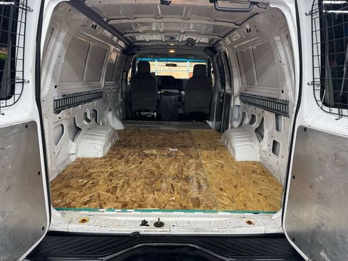 Used 2014 Ford E-350 and Econoline 350 Extended Super Duty RWD image 12