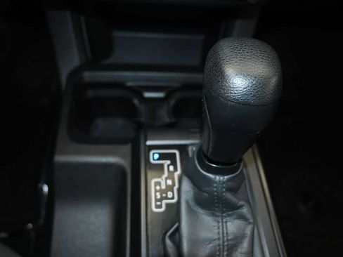 Used 2022 Toyota Tacoma SR AWD/4WD image 12