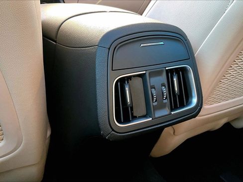 Used 2017 Maserati Levante image 33