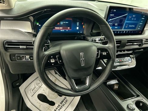 Used 2025 Lincoln Corsair AWD w/ Equipment Group 101A image 4