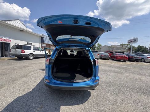 Used 2018 Toyota RAV4 LE AWD/4WD image 35