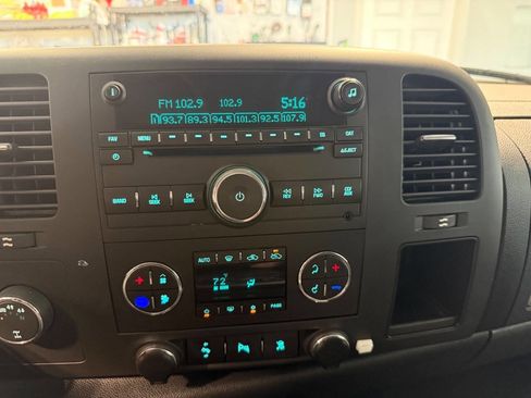 Used 2011 GMC Sierra 1500 SLE w/ Power Tech Package AWD/4WD image 17