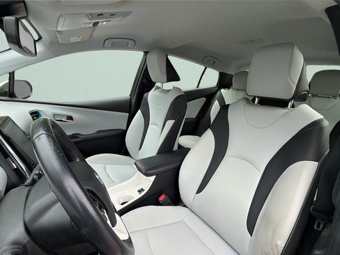Used 2018 Toyota Prius Prime Advanced FWD image 23