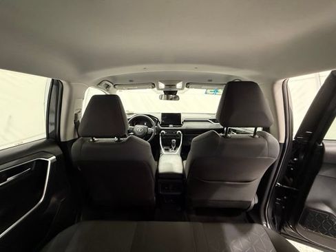 Used 2025 Toyota RAV4 XLE FWD image 27