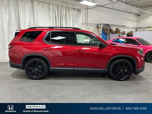 Certified 2025 Honda Pilot Black Edition image 9