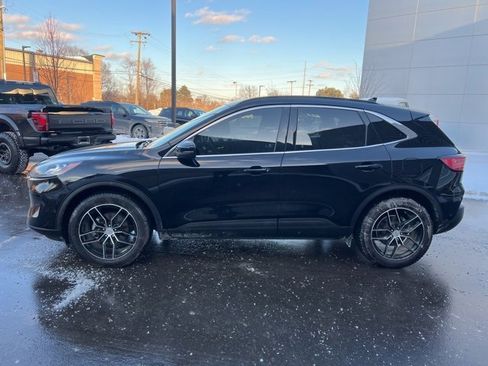 Used 2020 Ford Escape Titanium image 8