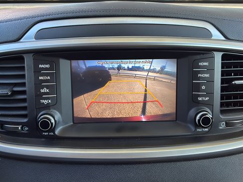 Used 2019 Kia Sorento FWD image 24