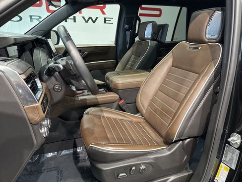Used 2025 GMC Yukon Denali Ultimate image 11