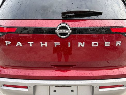 Used 2022 Nissan Pathfinder SL FWD image 10