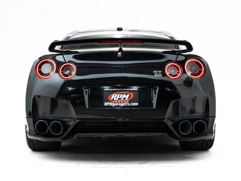 Used 2016 Nissan GT-R Premium image 3