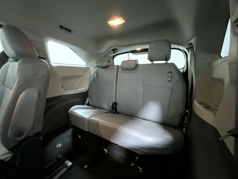 Used 2024 Toyota Sienna XLE image 19