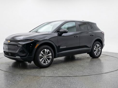 Used 2025 Chevrolet Equinox LT image 3