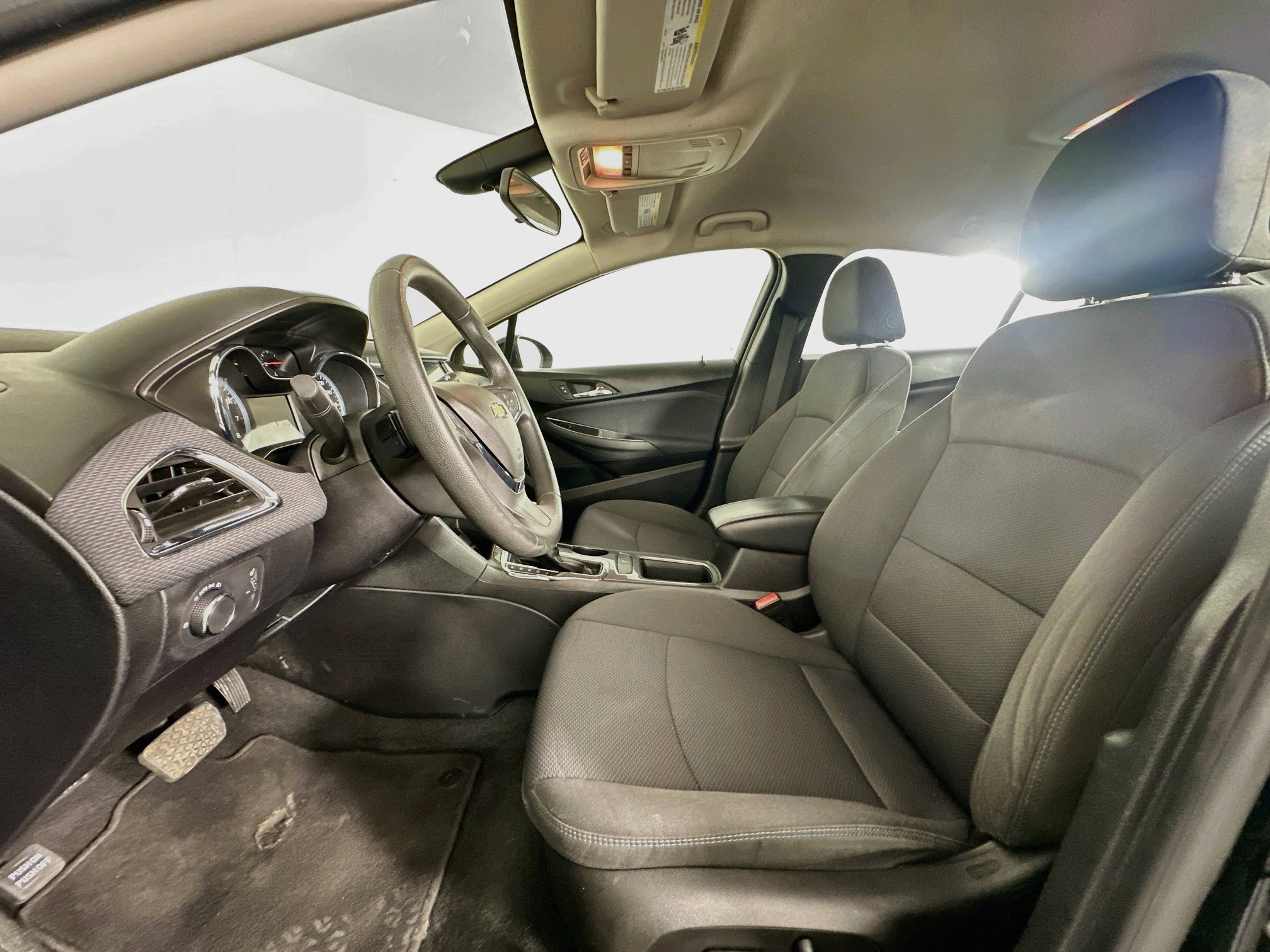 Used 2018 Chevrolet Cruze LT w/ Convenience Package FWD image 13