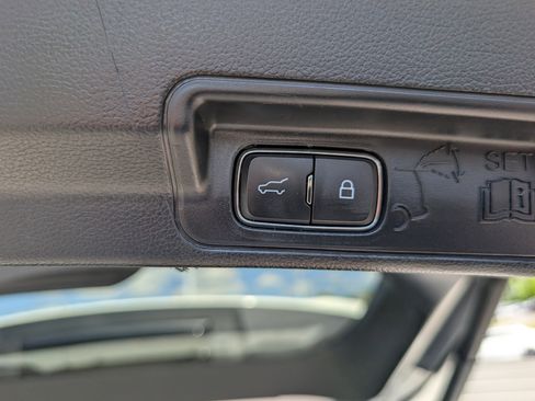 Used 2022 Ford Explorer XLT w/ Equipment Group 202A AWD/4WD image 14