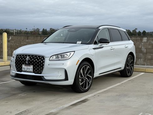 Used 2025 Lincoln Corsair Grand Touring w/ Equipment Group 301A image 7