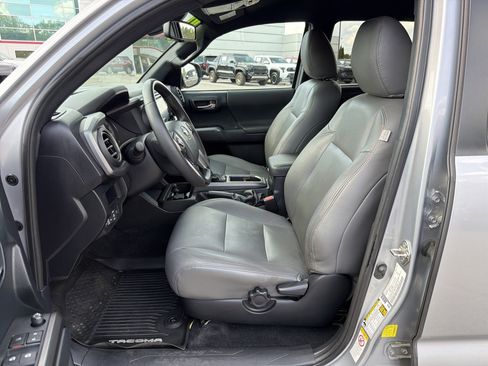 Used 2019 Toyota Tacoma TRD Sport image 19