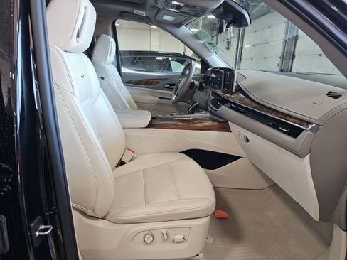 Used 2024 Cadillac Escalade Sport Platinum w/ LPO, ONYX Package AWD/4WD image 9