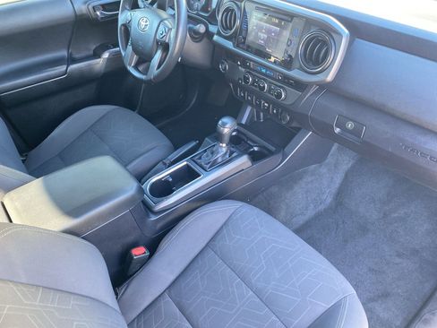 Used 2017 Toyota Tacoma TRD Sport image 31