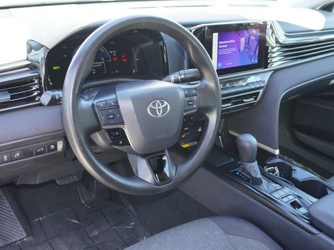 Used 2025 Toyota Camry LE FWD image 11