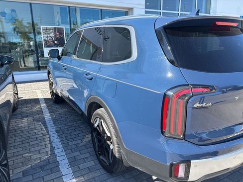 Used 2024 Kia Telluride EX w/ EX Captain's Chair Package image 22