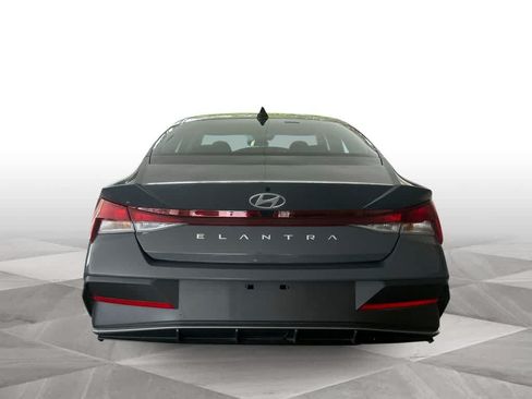 Used 2025 Hyundai Elantra SE FWD image 7