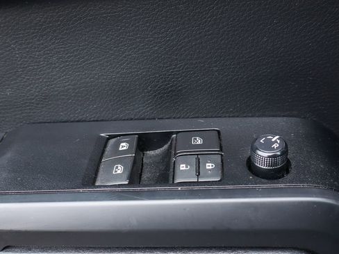 Used 2019 Toyota Tacoma SR image 16